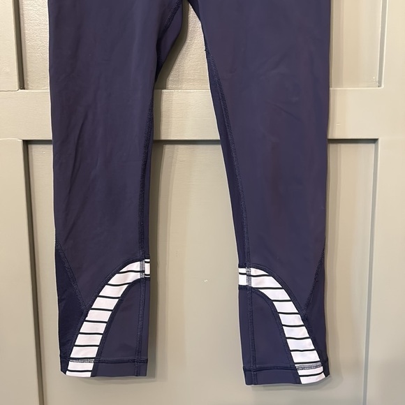 LULULEMON Run: Inspire Crop II Deep Indigo / Wide Bold Stripe Leggings Size 4 - Picture 11 of 15